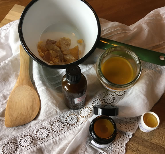 Traditionelle Pech-Salbe